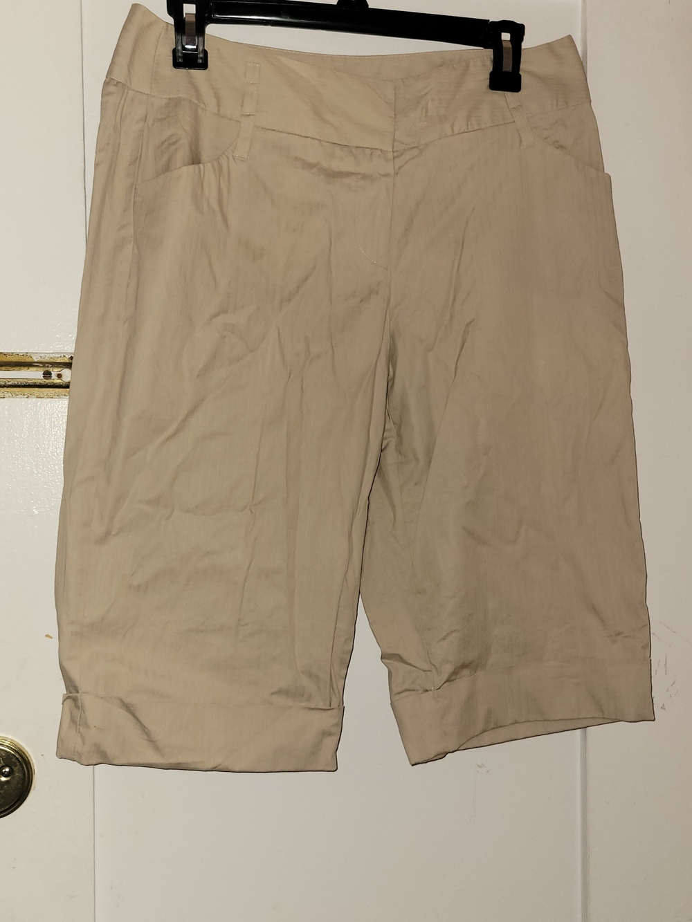Courtenay Light Beige Knee-Length Bermuda Shorts